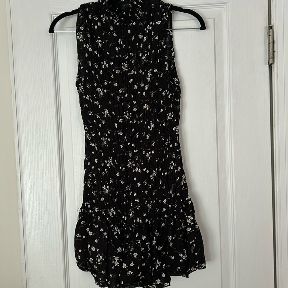 Lulus small back floral mini  dress..  Size small.  Great conditin.